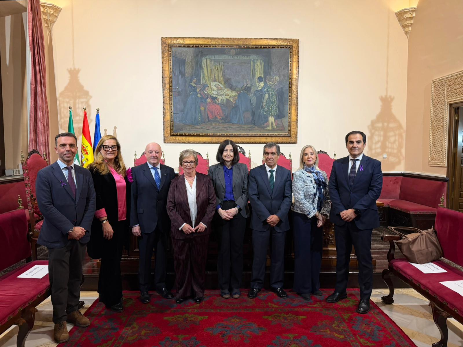 Foto de grupo de autoridades con la premiada.